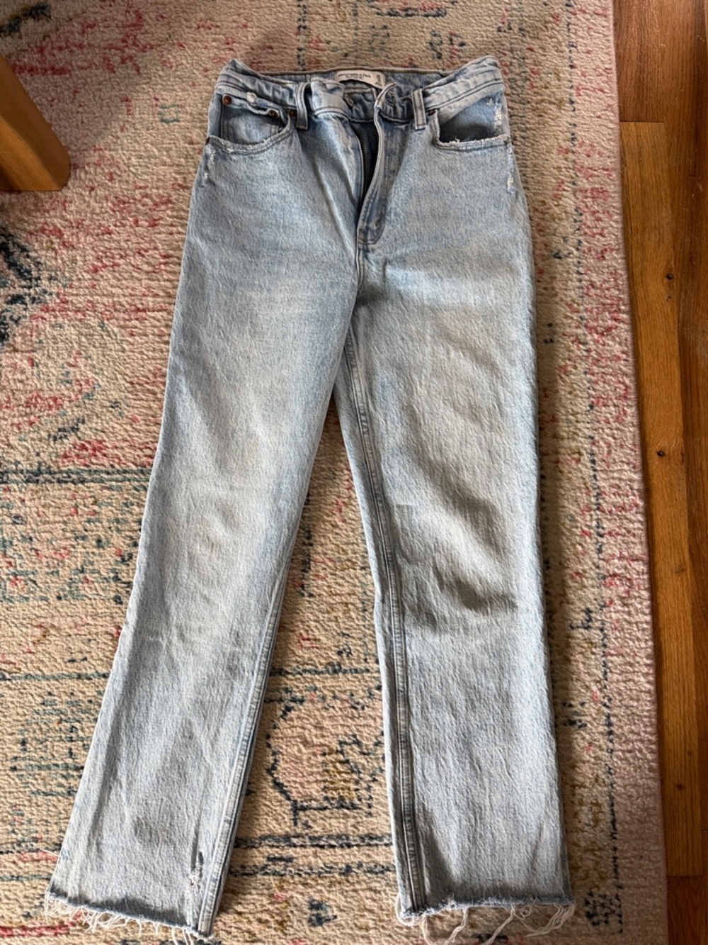 A&F 90’s Straight Ultra High Rise - Picture 2 of 3